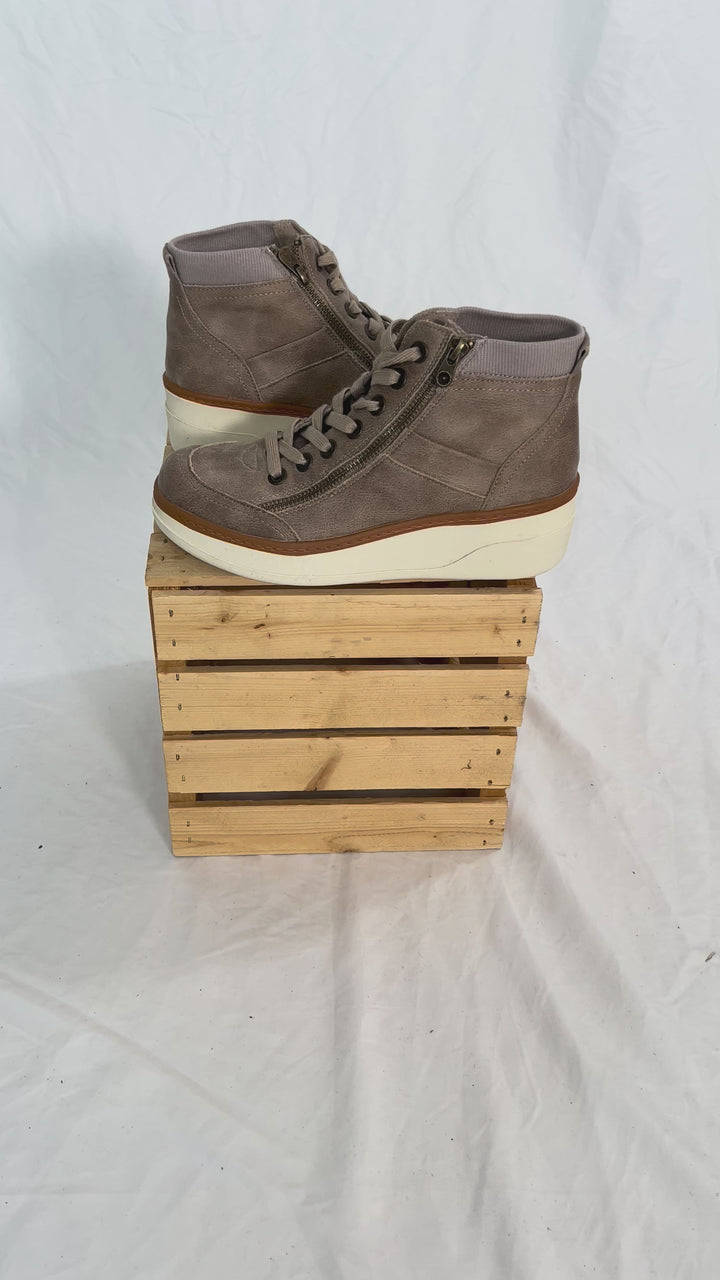 BLOWFISH Camden Side Zip Sneaker- TAUPE-FINAL SALE *6+6.5*