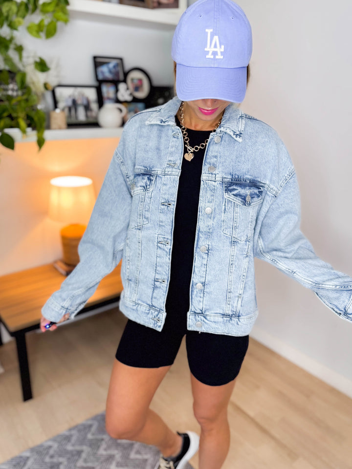 VERO MODA Tessa Oversized Denim Jacket- LIGHT WASH