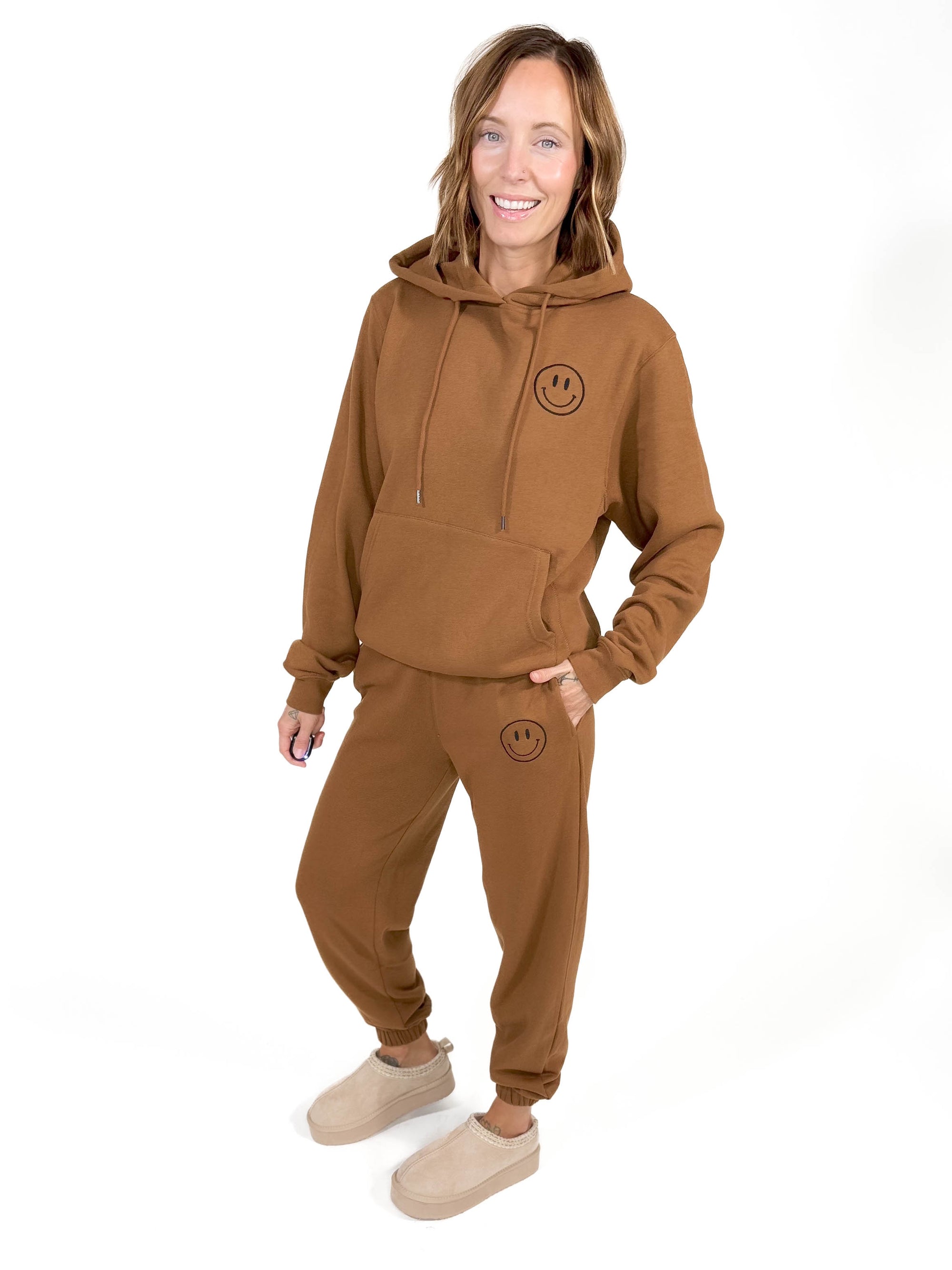 AMPERSAND AVENUE Be Happy Jogger Set