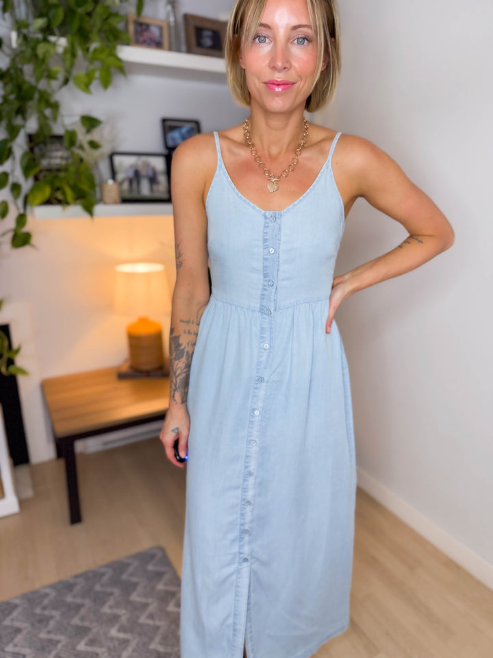 ONLY Charis Woven Dress- LIGHT BLUE DENIM