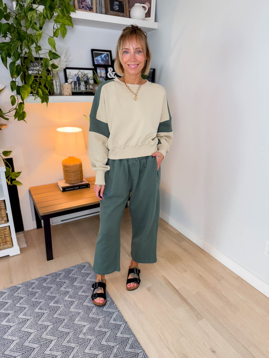Mono B Blake Contrast Edge Cropped Sweatshirt- BONE/ELDERGREEN