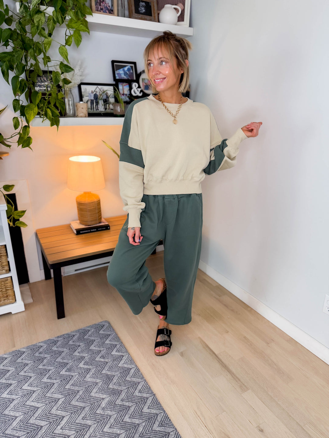 Mono B Blake Contrast Edge Cropped Sweatshirt- BONE/ELDERGREEN