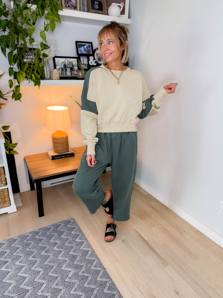 Mono B Blake Contrast Edge Cropped Sweatshirt- BONE/ELDERGREEN