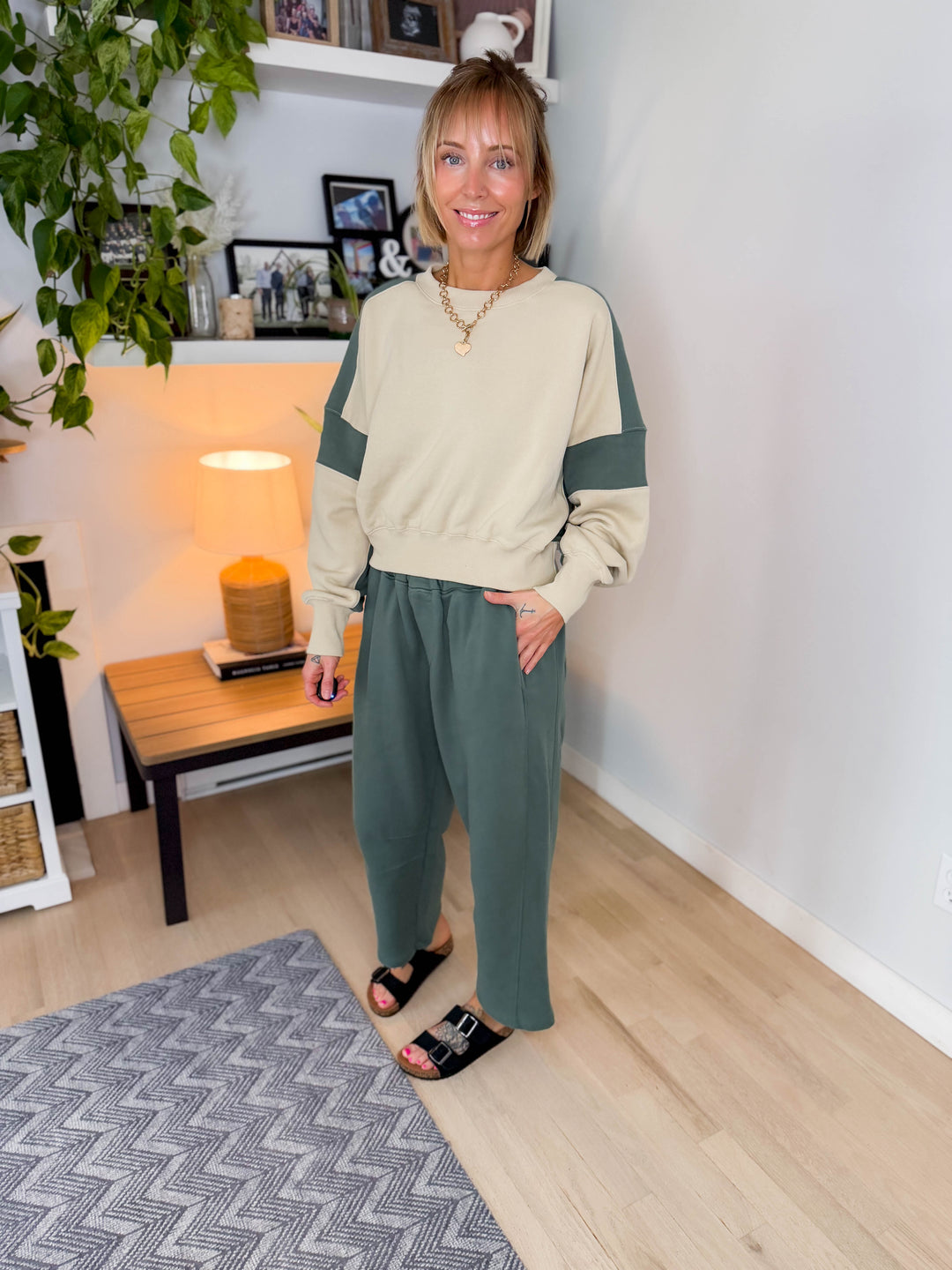 Mono B Blake Contrast Edge Cropped Sweatshirt- BONE/ELDERGREEN