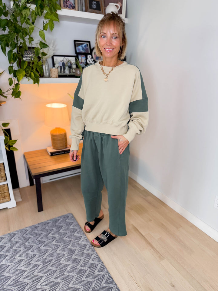 Mono B Blake Contrast Edge Cropped Sweatshirt- BONE/ELDERGREEN