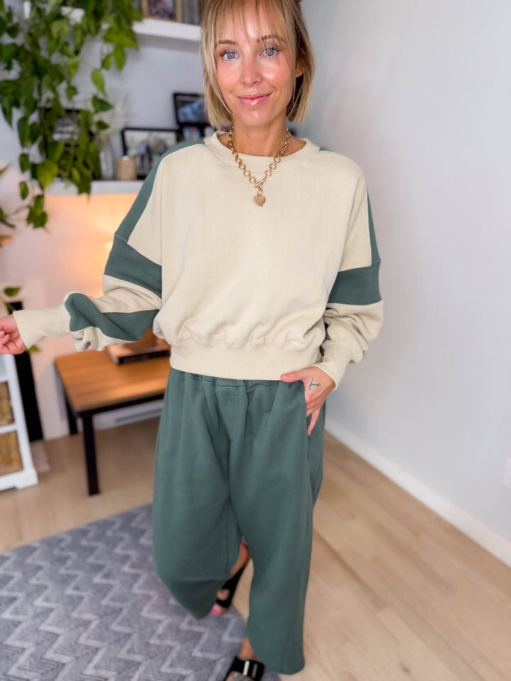 Mono B Blake Contrast Edge Cropped Sweatshirt- BONE/ELDERGREEN