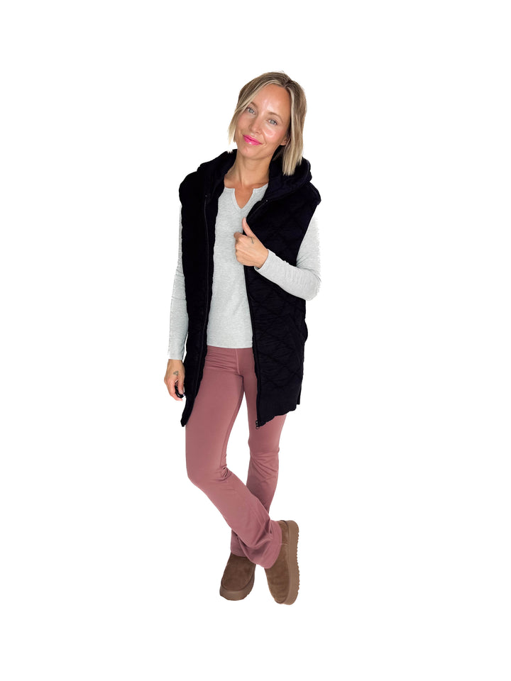 Mono B Celeste Oversized Quilted Fleece Vest With Hood- BLACK