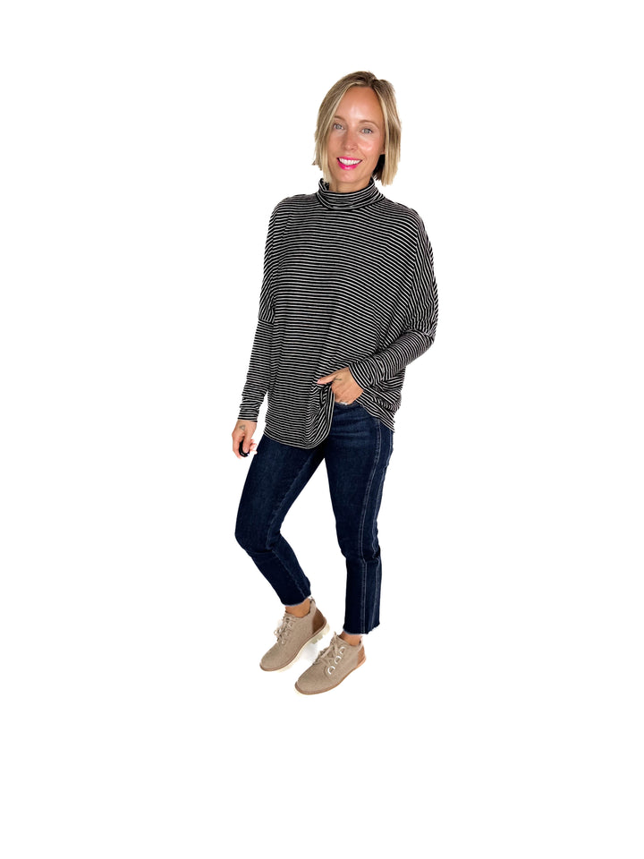 Mira Mock Neck Top- BLACK/CREAM