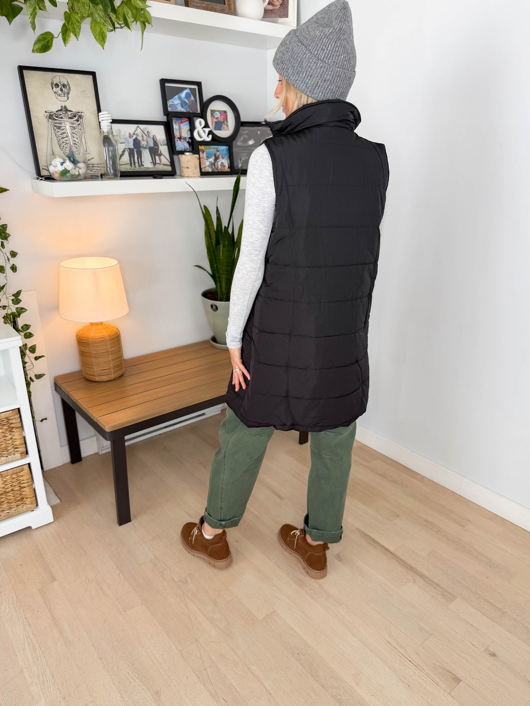 MICHELLE MAE Harlow Cling Free Longline Vest- BLACK