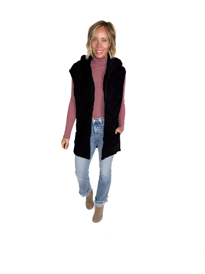 Mono B Celeste Oversized Quilted Fleece Vest With Hood- BLACK