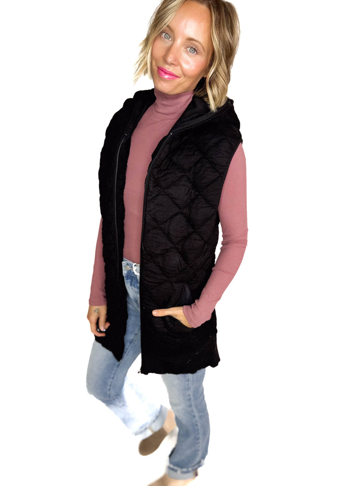 Mono B Celeste Oversized Quilted Fleece Vest With Hood- BLACK