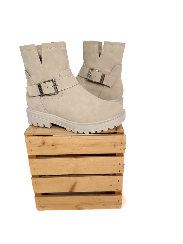 Frisky Lug Boot- SAND BEIGE