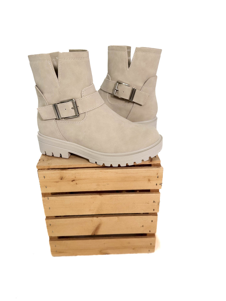 Frisky Lug Boot- SAND BEIGE