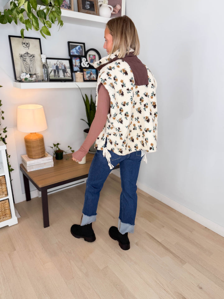 Nuzzle Floral Sherpa Vest- BROWN