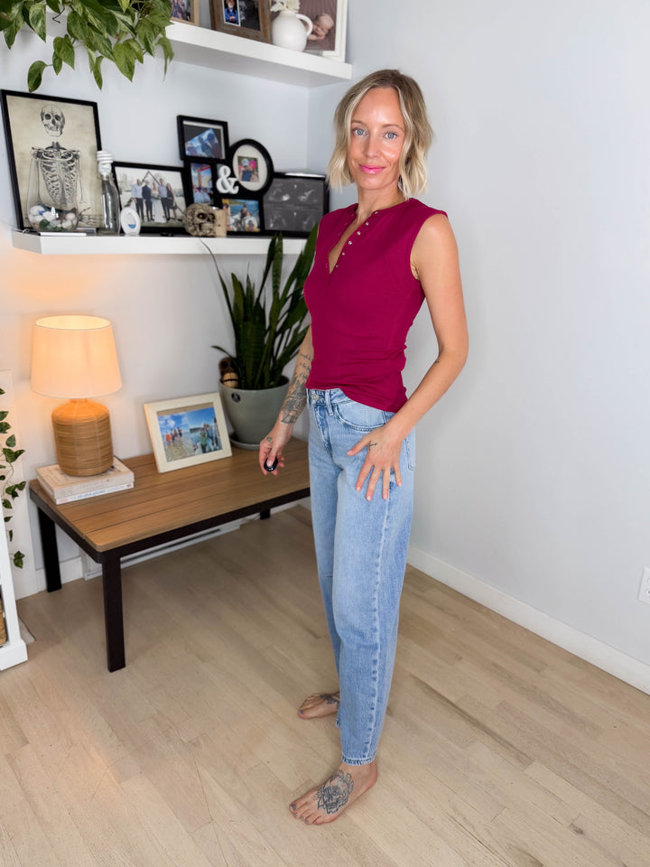 Vervet Gretta High Rise Barrel Jeans- LIGHT WASH