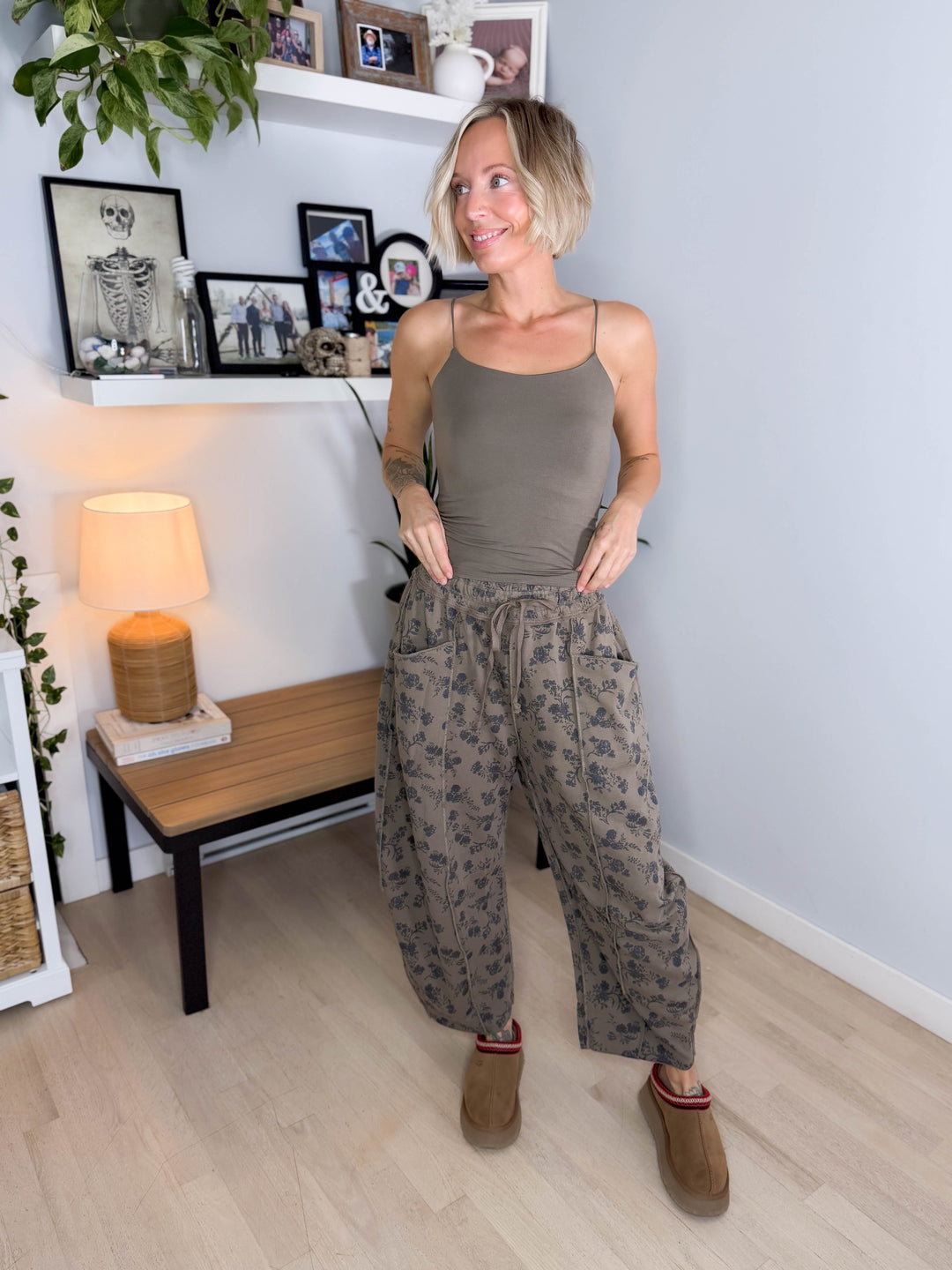 Ruby Barrel Floral Jogger- MOCHA