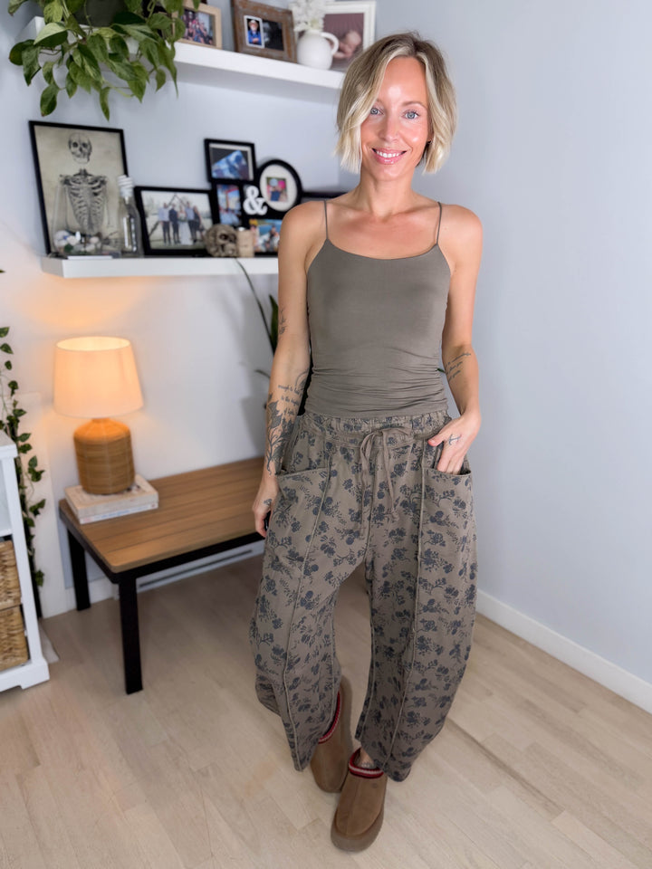 Ruby Barrel Floral Jogger- MOCHA