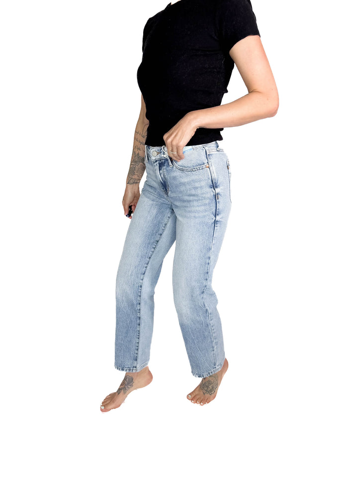 JUDY BLUE True Mid Rise Rigid Magic Straight Leg Jean- MEDIUM WASH