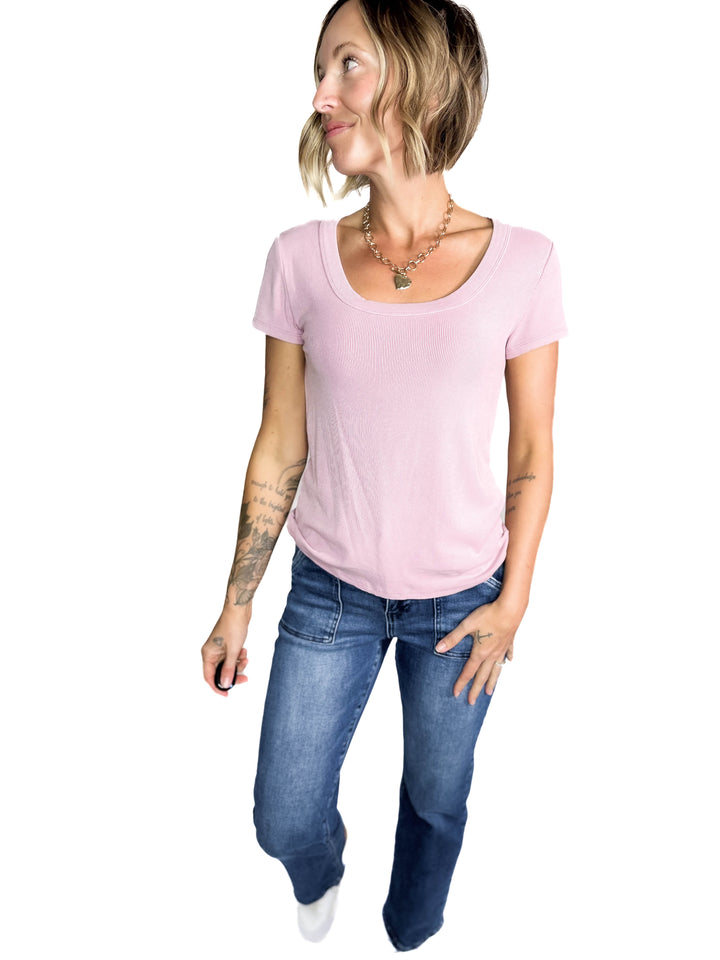 Khendra Scoop Neck Ribbed Tee- PEONY PINK