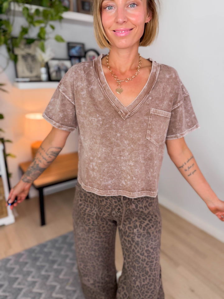 Collins Boxy V-neck Tee- COCOA