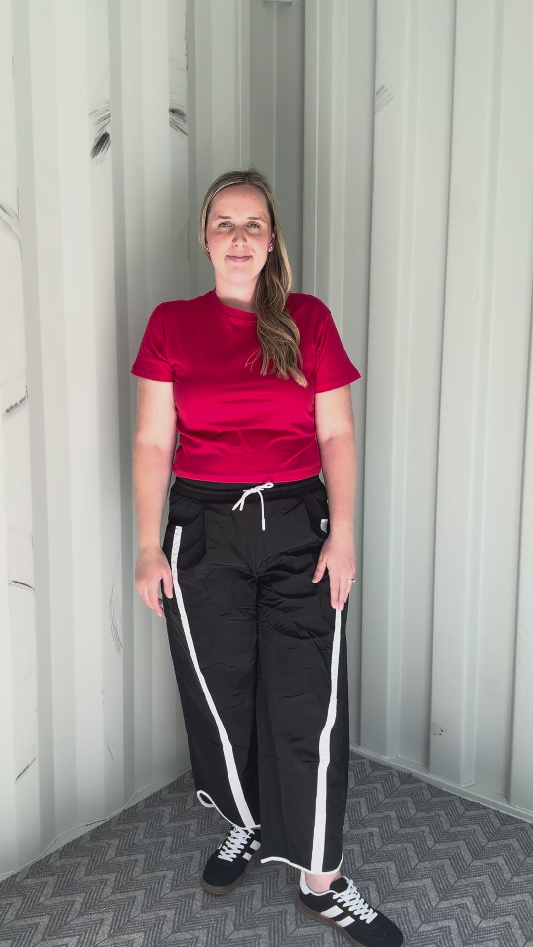 Nova Crew Neck Cropped T-Shirt- RUBY