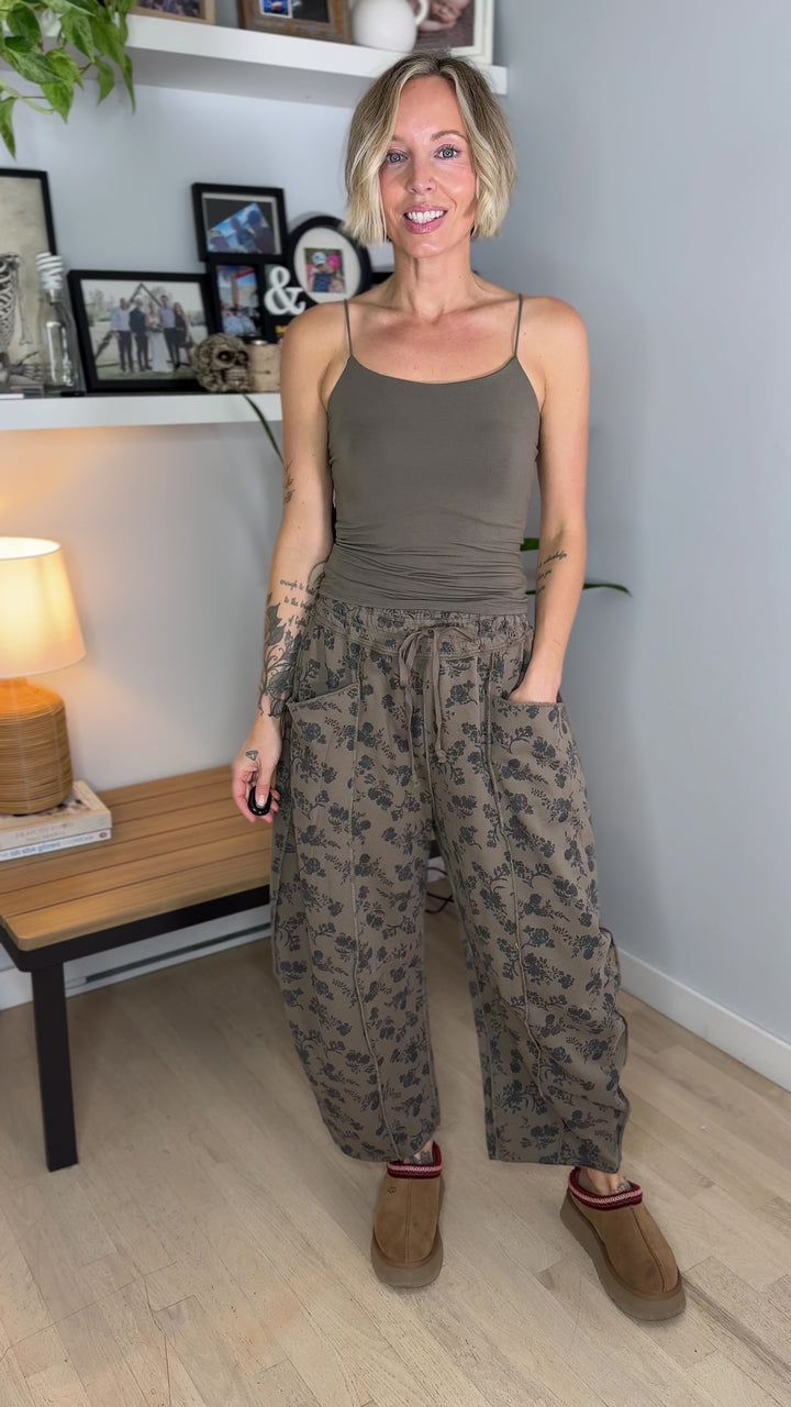 Ruby Barrel Floral Jogger- MOCHA