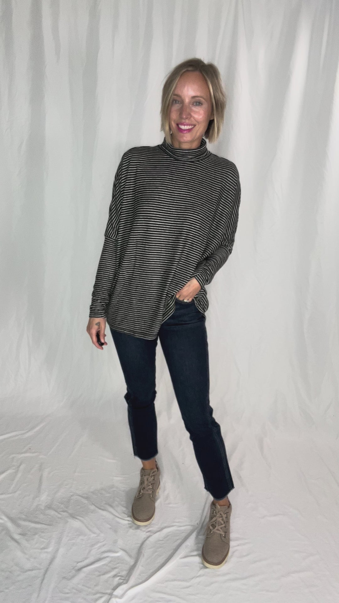 Mira Mock Neck Top- BLACK/CREAM