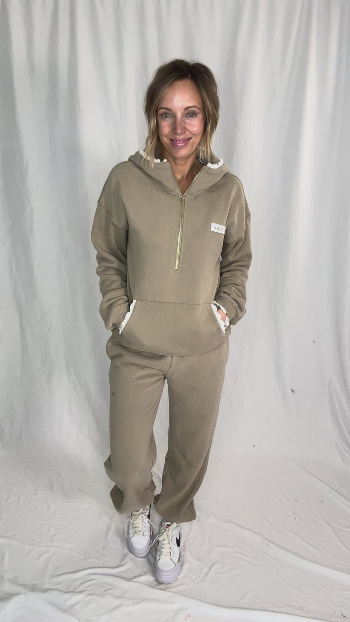 AMPERSAND AVENUE Comfort Zone Joggers- MOCHA LACE