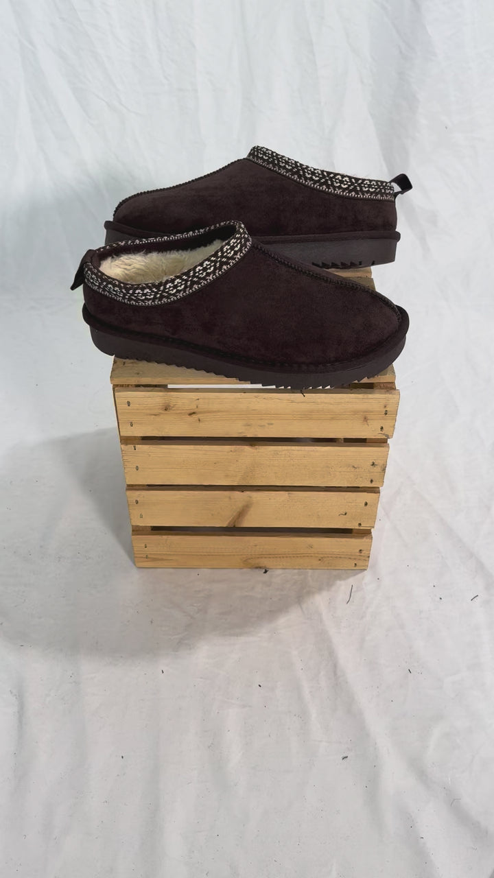 Cozy Company Slip On- BROWN