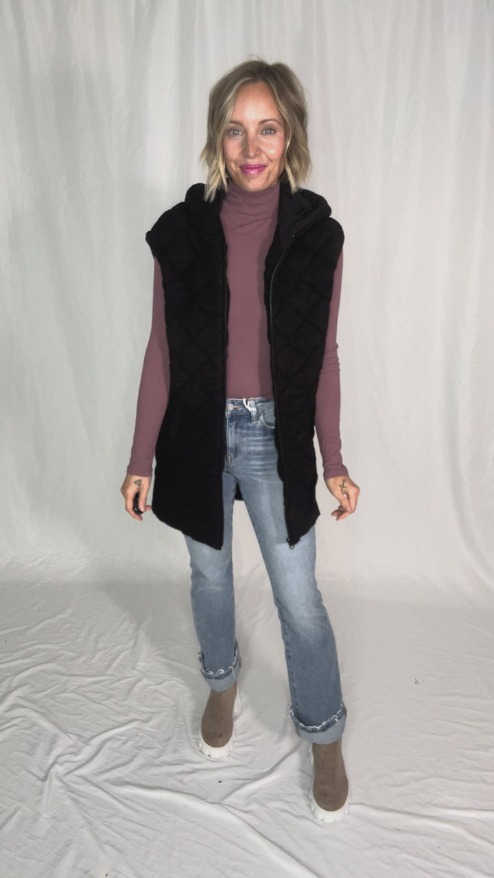 Mono B Celeste Oversized Quilted Fleece Vest With Hood- BLACK